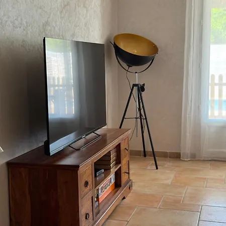 Villa Avec Piscine Privee Entre Terre, Et